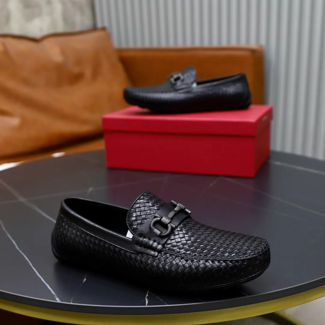 Men's shoes: 280🙅‍♂️🙅‍♂️🙅‍♂️Niuli Brand: Ferragamo Standard code: Men's code 38/44 (45 customized) Grade: Same as the official website Material: Original imported cowhide leather lining Original wear-resistant lightweight outsole Style category: Men's casual slip-on shoes Distinguished luxury brand elements top luxury Color: Actual picture color